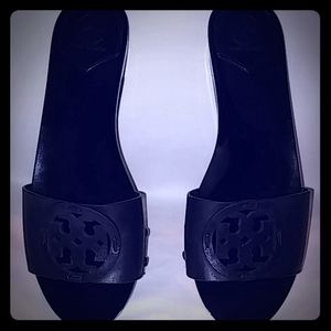Tory Burch Leather upper, Black sandals flip flops